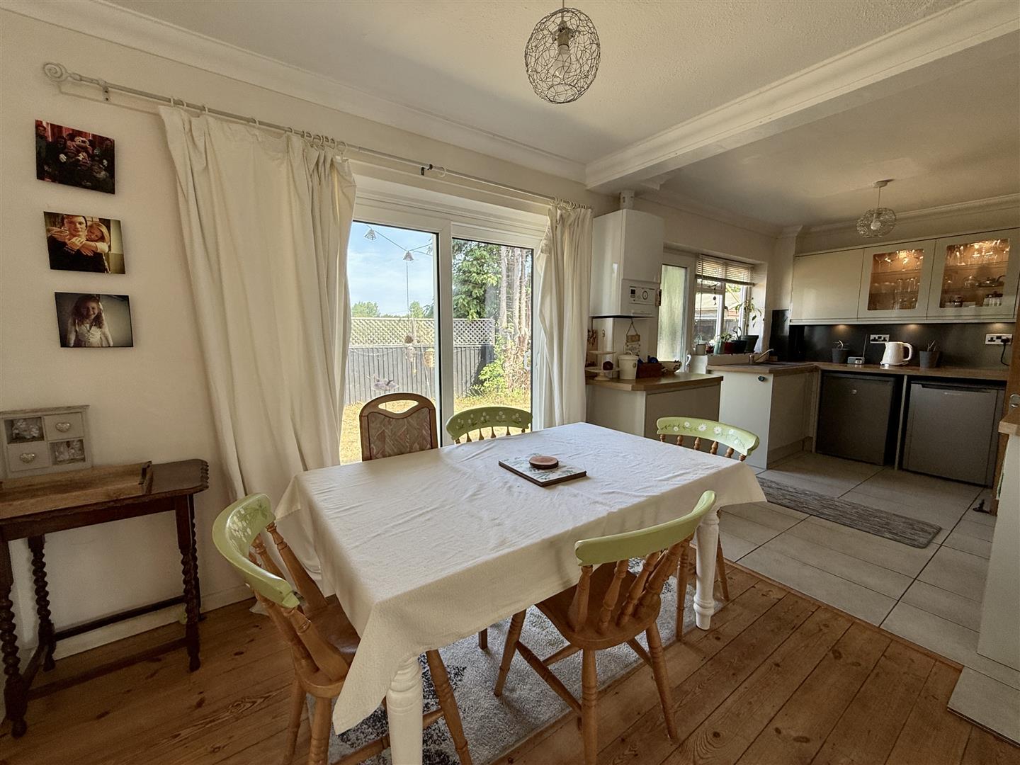 Kitchen/Dining Room: